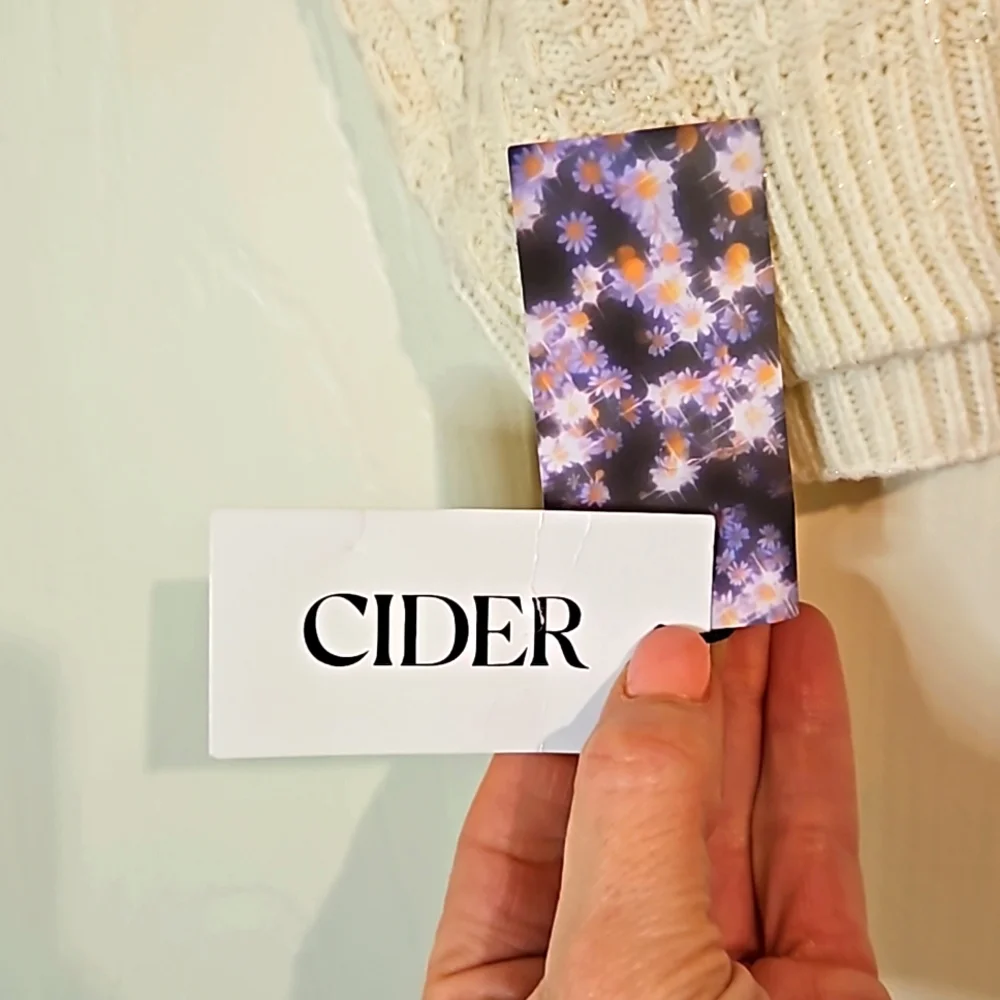 NWT Cider Crop Top with White Peaches - Picture 8 of 12